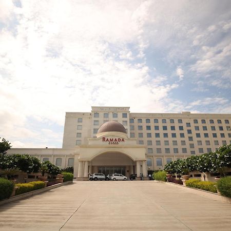 Ramada Plaza By Wyndham Lucknow Hotel Exterior photo