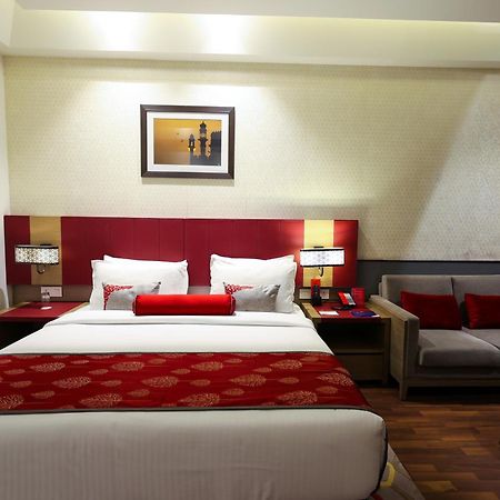 Ramada Plaza By Wyndham Lucknow Hotel Exterior photo
