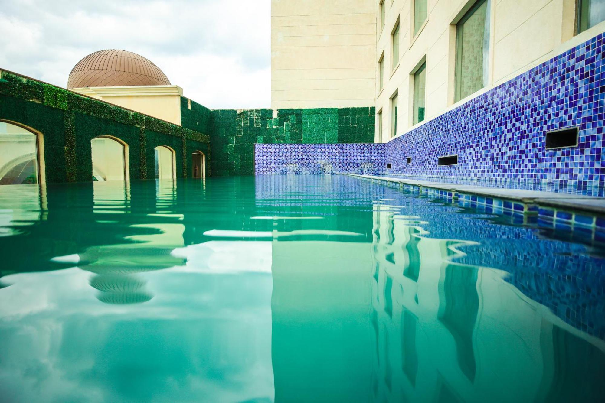Ramada Plaza By Wyndham Lucknow Hotel Exterior photo