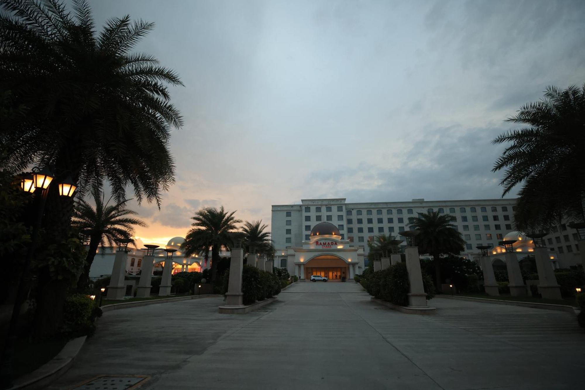 Ramada Plaza By Wyndham Lucknow Hotel Exterior photo