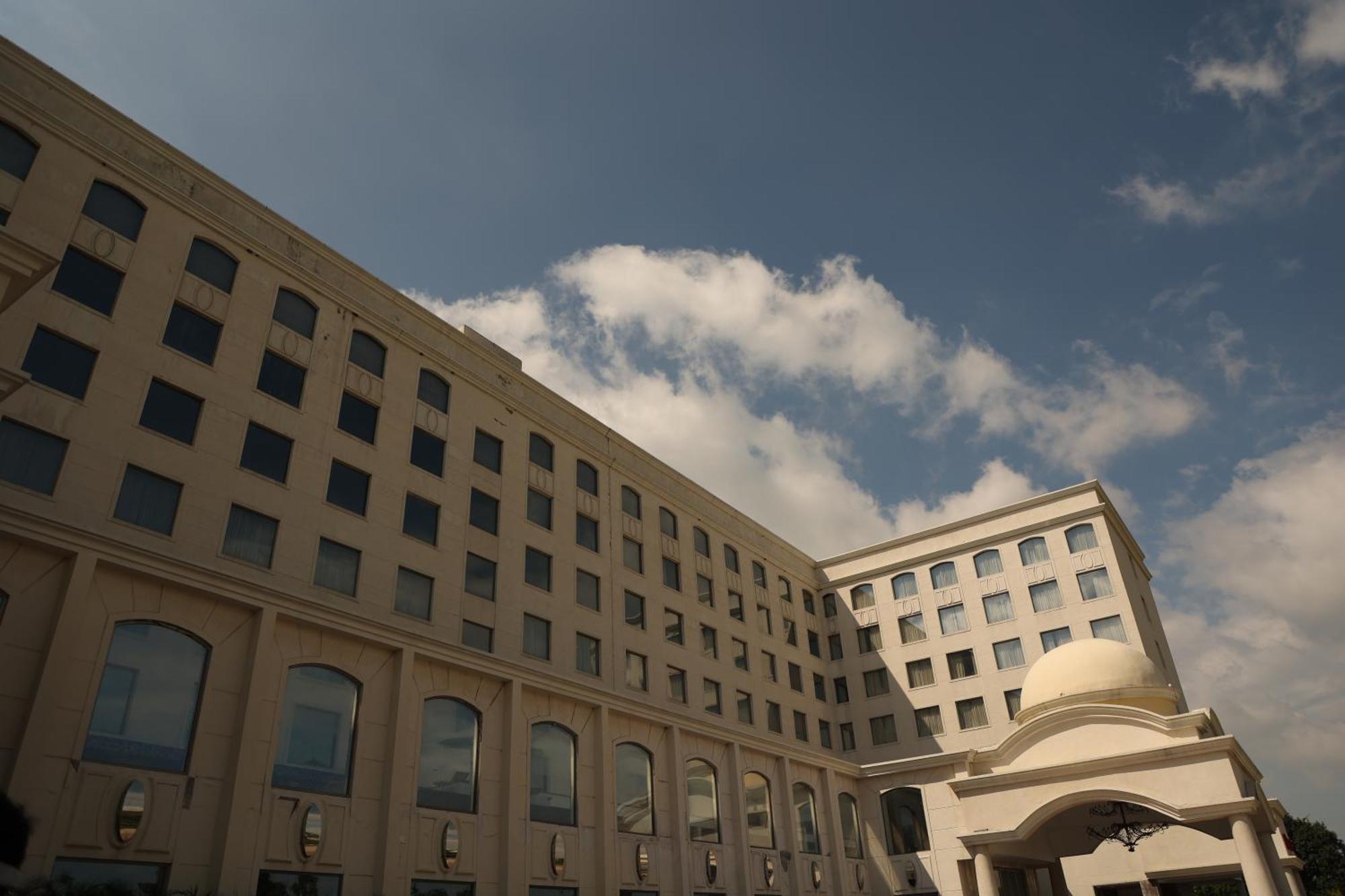 Ramada Plaza By Wyndham Lucknow Hotel Exterior photo