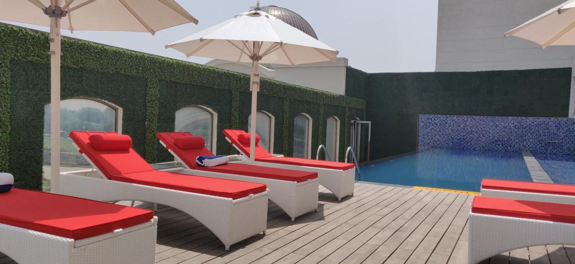 Ramada Plaza By Wyndham Lucknow Hotel Exterior photo