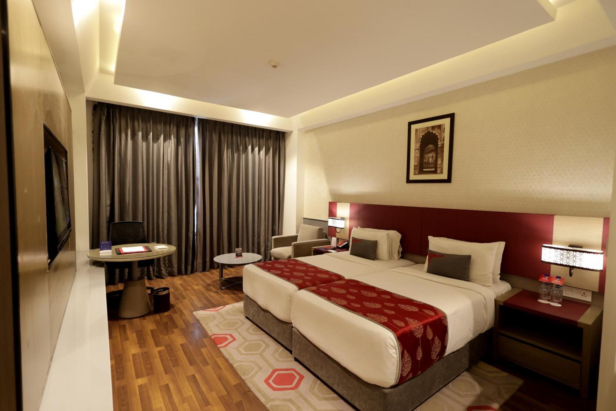 Ramada Plaza By Wyndham Lucknow Hotel Exterior photo